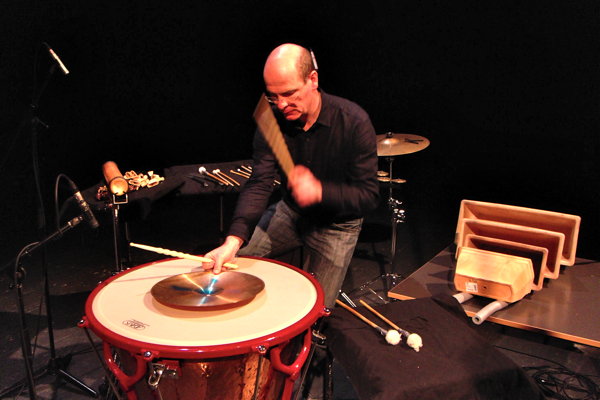 Stephan Froleyks peforming el-emen at Gravenhorst (2010)