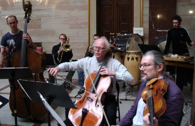 Ensemble XX. Jahrhundert in der Säulenhalle des Wiener Parlamentes