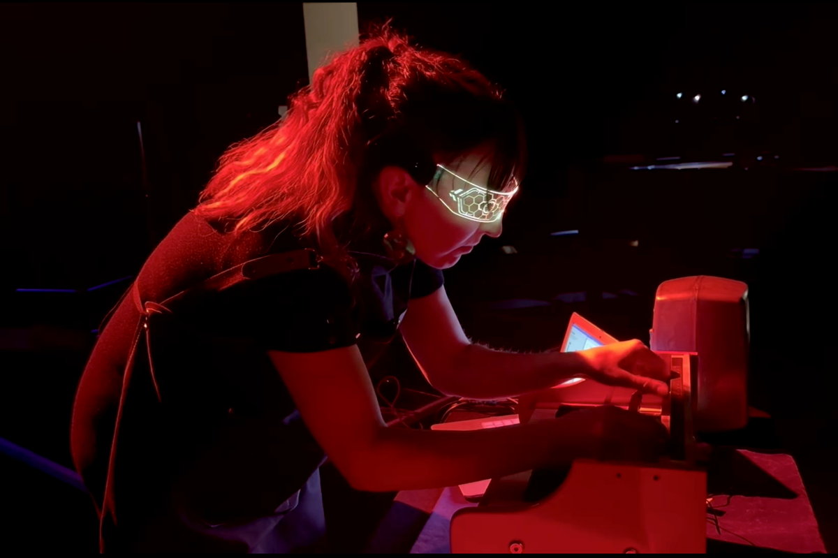 Daria-Karmina Iossifova performing Bricolage