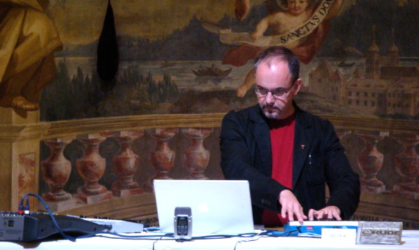Karlheinz Essl performing live on his instrument m@ze°2