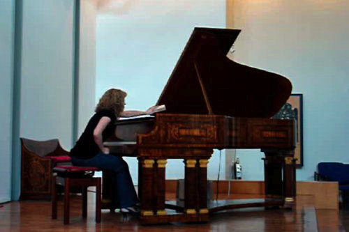 Xenia Pestova premiering Karlheinz Essl's "Take the C-Train" on 17 Jun 2009 in Montréal