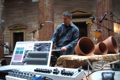 Günter Meinhart performing el-emen' at the Parlament in Vienna